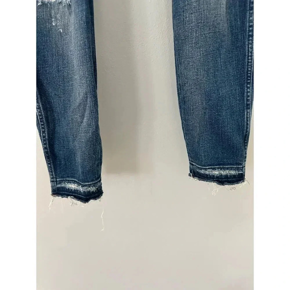 Madewell Petite 9" Mid-Rise Skinny Jeans in York Wash: Rip and Repair Edition - Picture 5 of 6